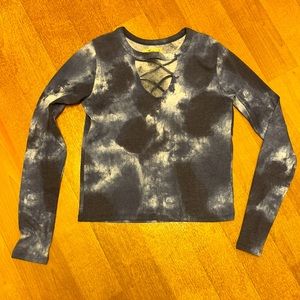 Hollister tie dye top crisscross chest size S never worn blue